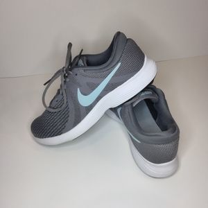 Nike shoes size 7 us gray